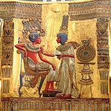 220px-Respaldo_del_trono_de_oro_de_Tutankamon.jpg