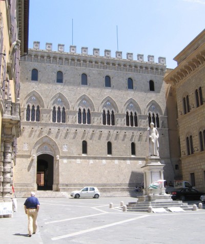 Palazzo_Salimbeni_Siena.md.jpg