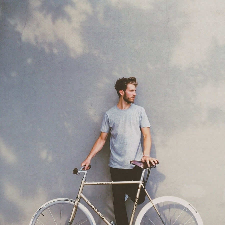 Photo pose with a bicycle 7 min