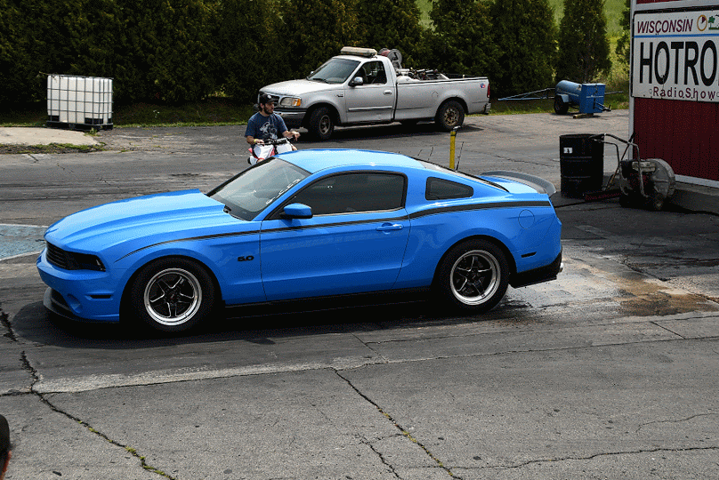 Blue-Mustang-Tire-Warming.gif
