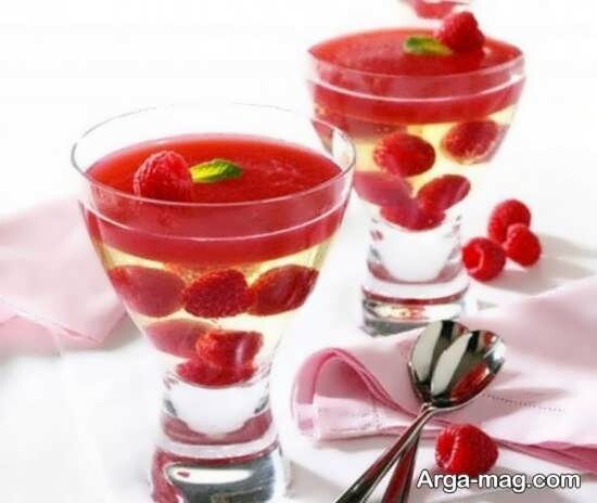 Garnish-the-jelly-with-strawberries-14.jpg