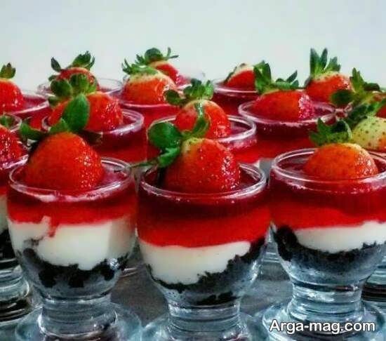 Garnish-the-jelly-with-strawberries-22.jpg