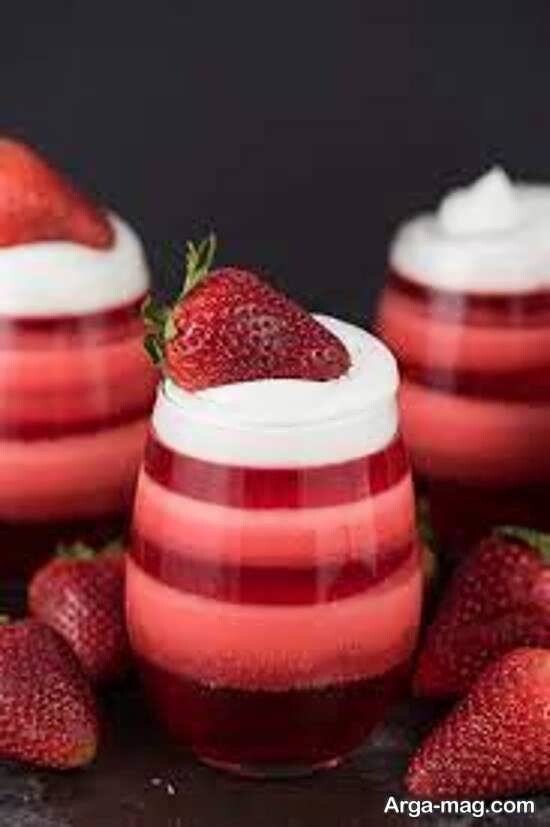 Garnish-the-jelly-with-strawberries-26.jpg