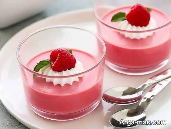 Garnish-the-jelly-with-strawberries-3.jpg