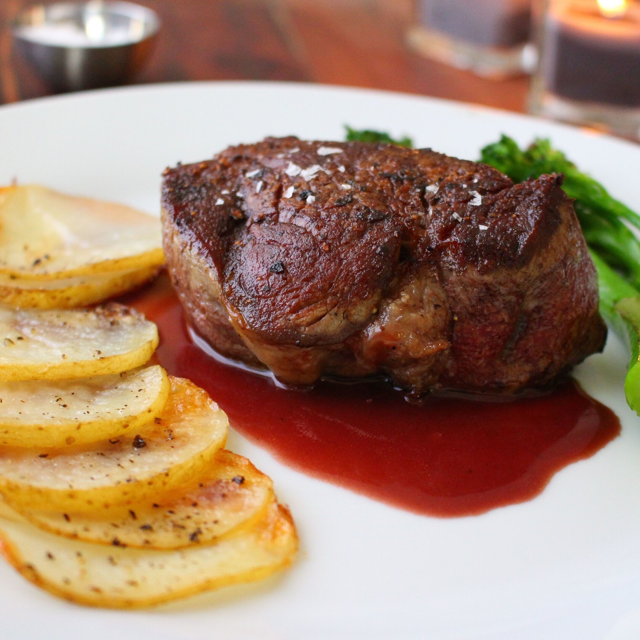 steak-potatoes-red-wine-sauce-broccolini.jpg
