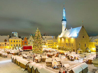 800px Tallinn christmas market