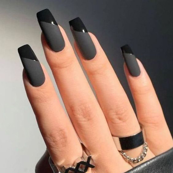 black-nail-model-for-girls-7.jpeg